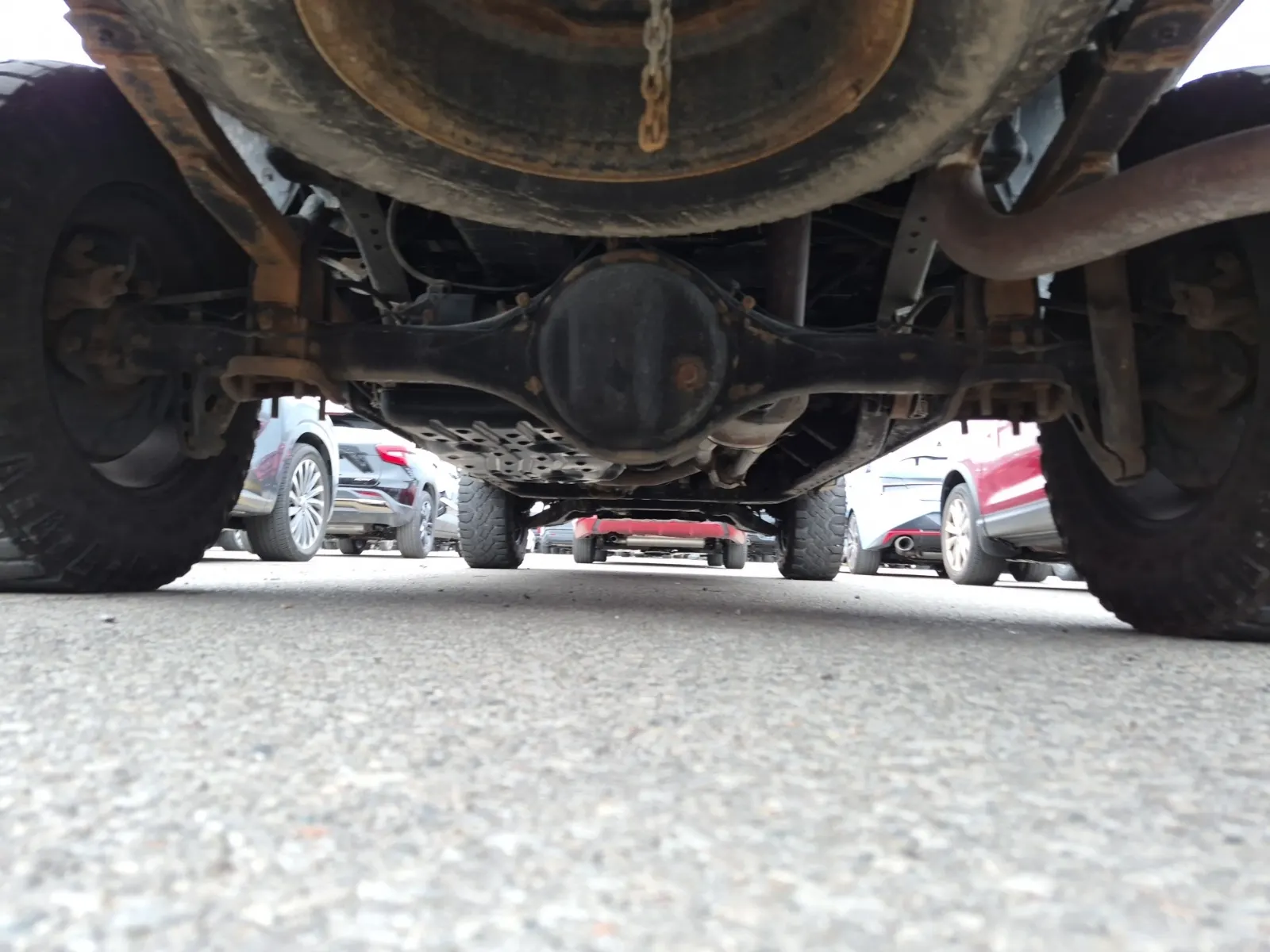 Undercarriage - Rear Photo