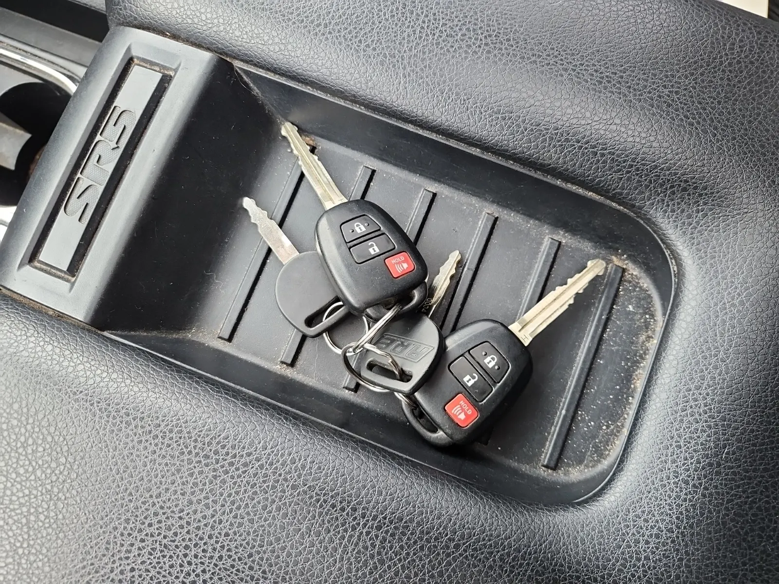 Keys/Fobs/Manual Photo