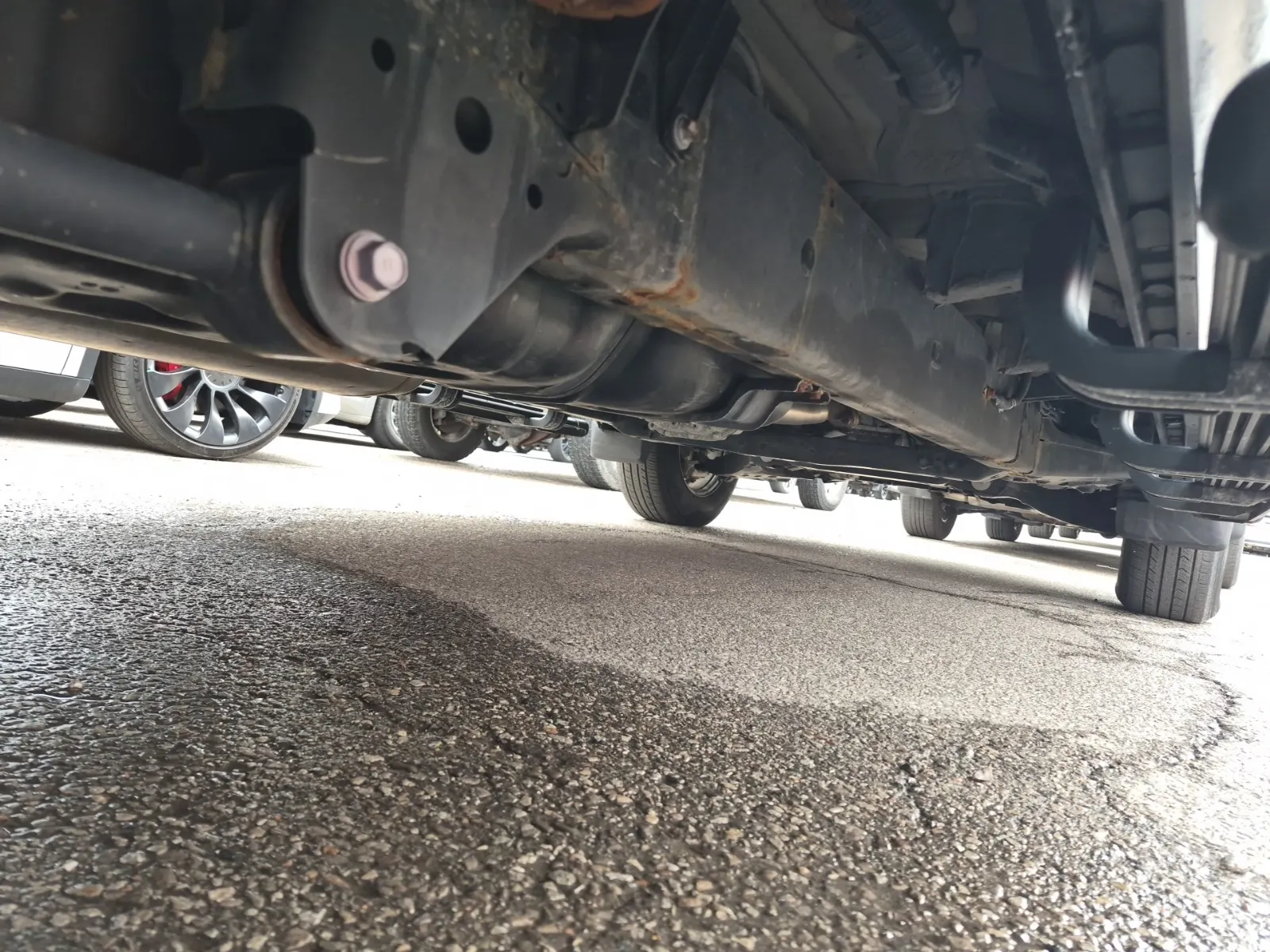Undercarriage - Passenger Photo