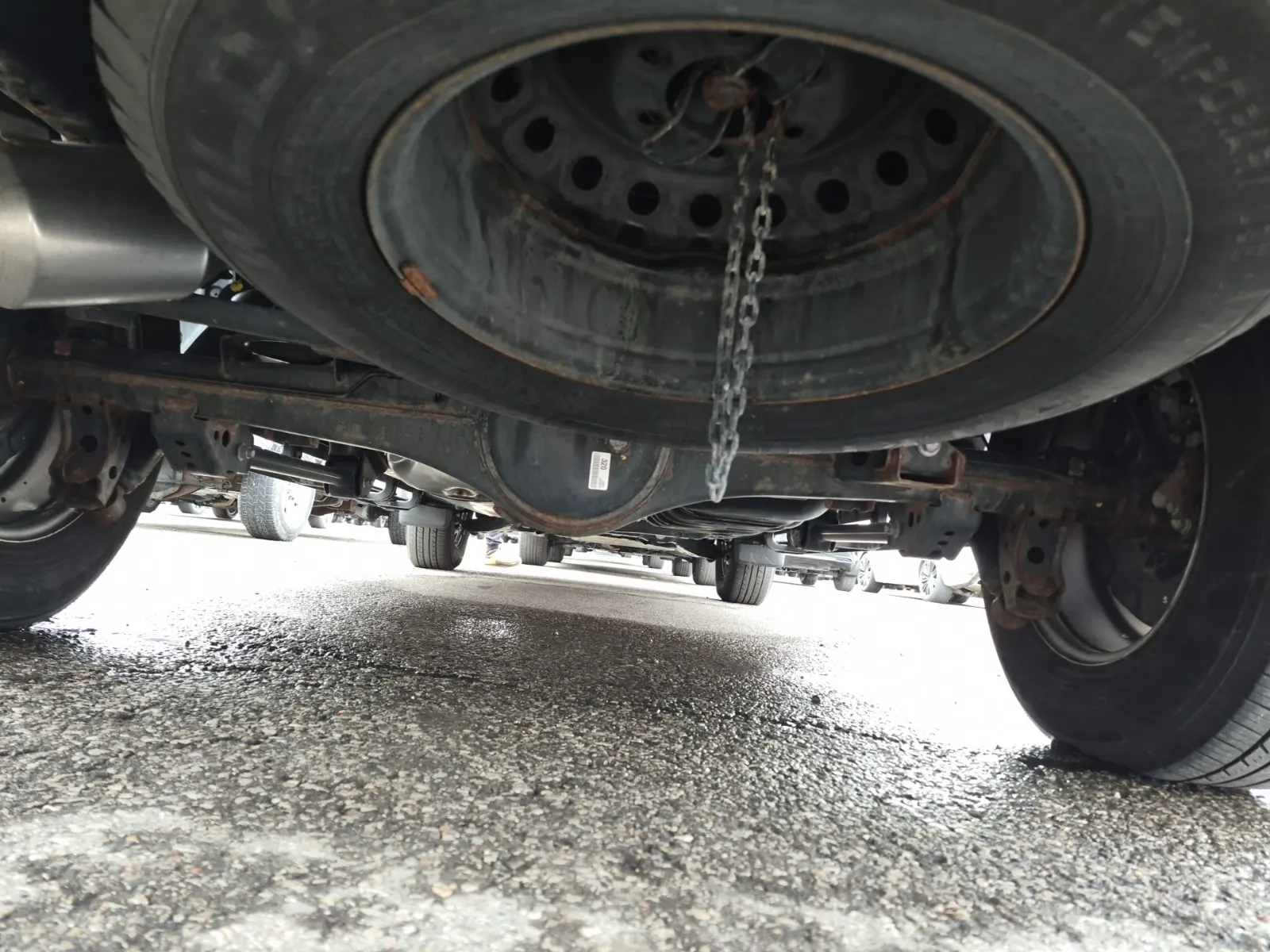 Undercarriage - Rear Photo