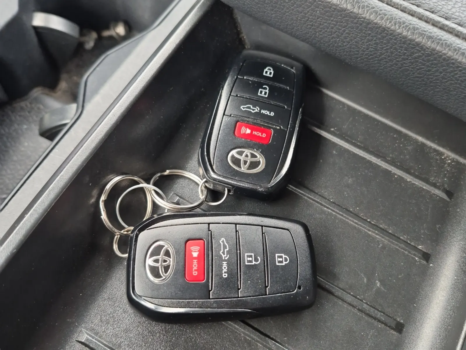 Keys/Fobs/Manual Photo