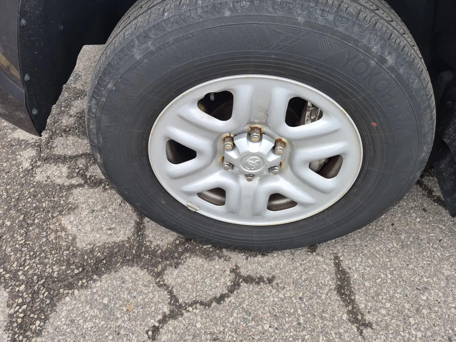 Front driver wheel/tire photo