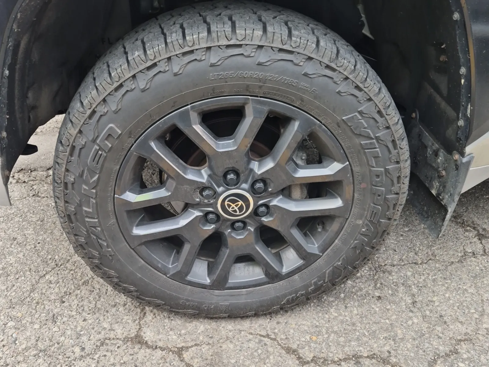 Front driver wheel/tire photo