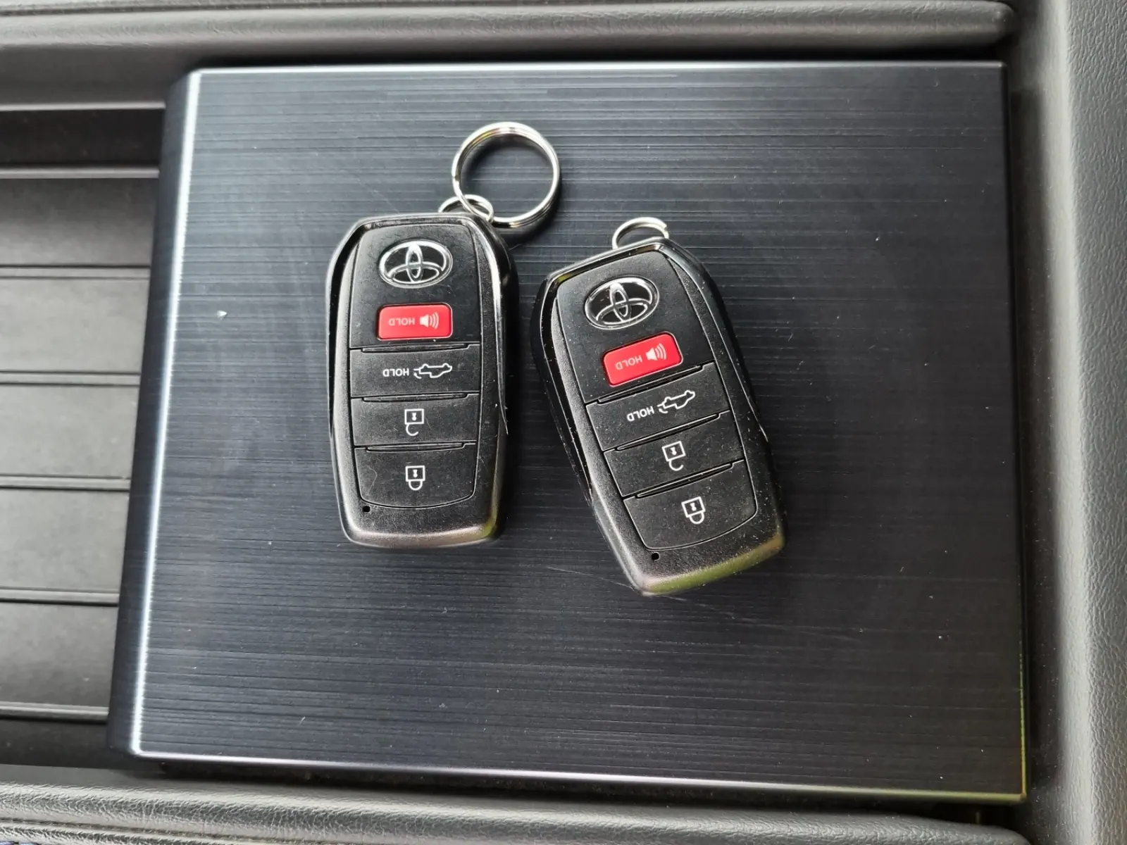 Keys/Fobs/Manual Photo