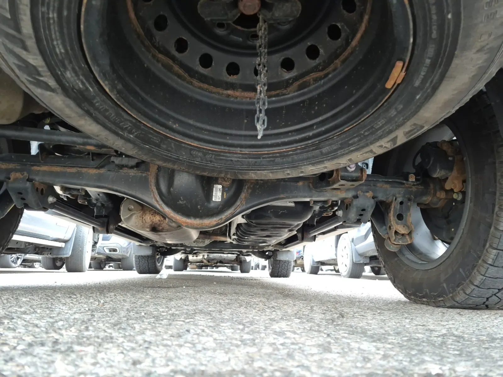 Undercarriage - Rear Photo