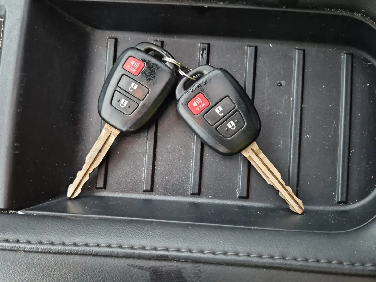 Keys/Fobs/Manual Photo