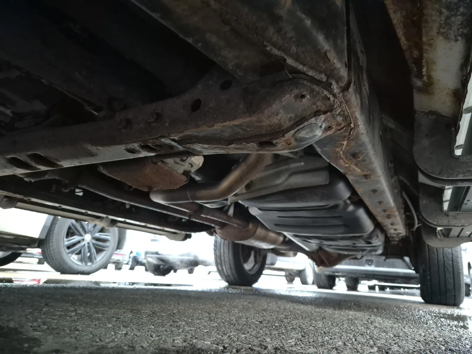 Undercarriage - Driver Photo