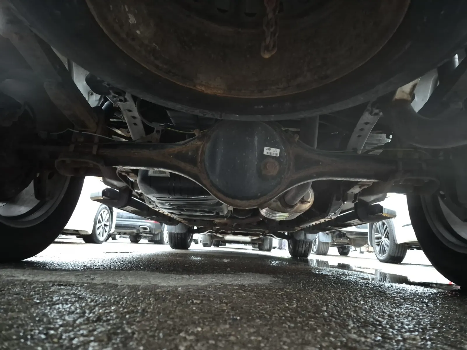Undercarriage - Rear Photo