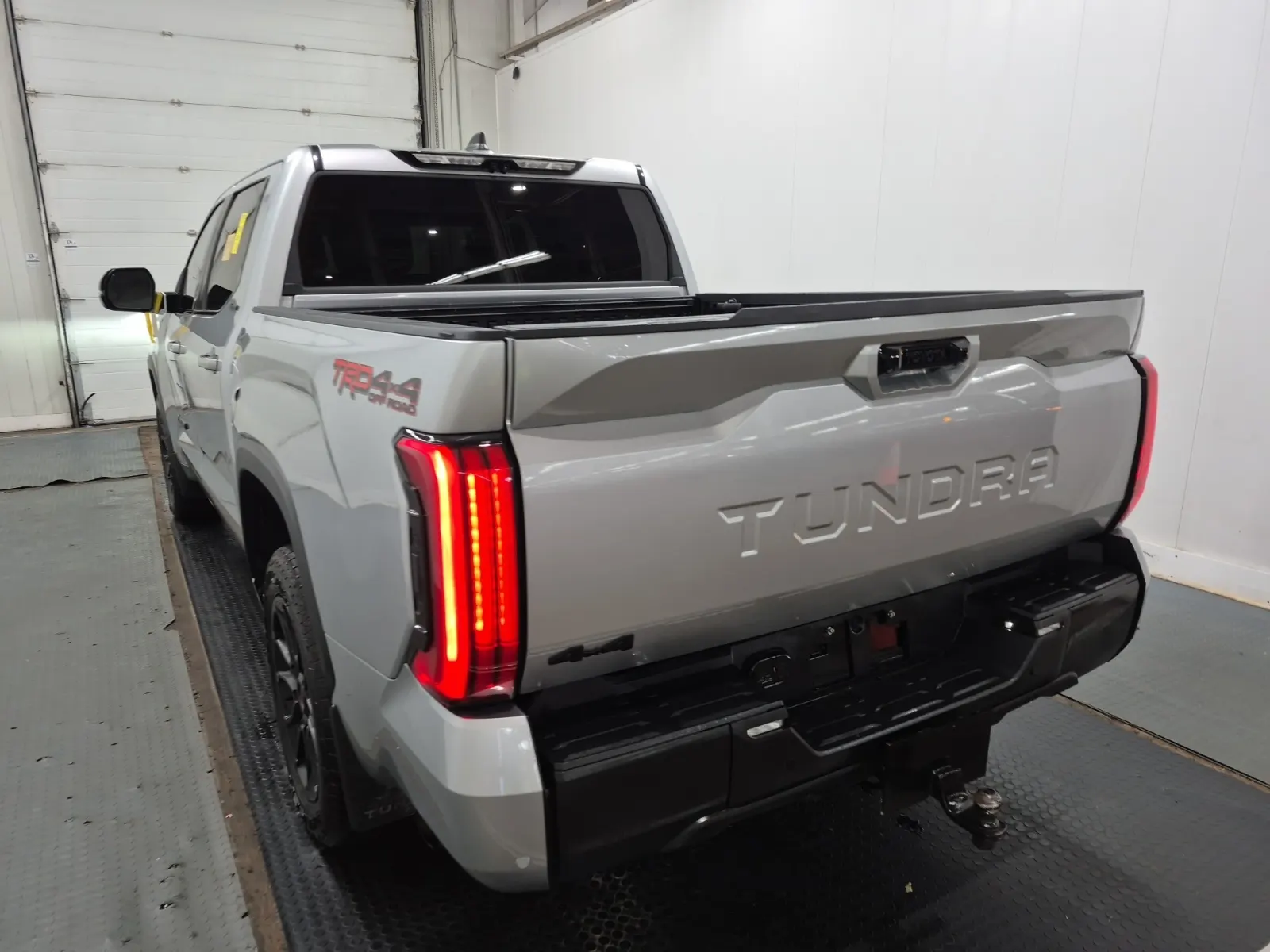 Driver Rear 3/4 Photo