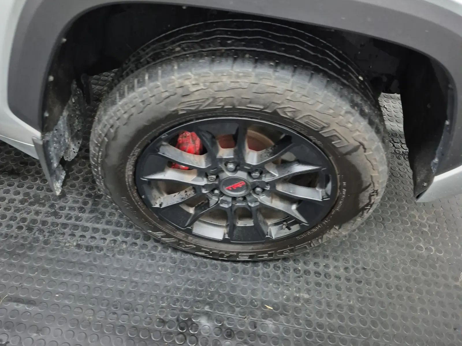 Right Front Wheel/Tire Photo