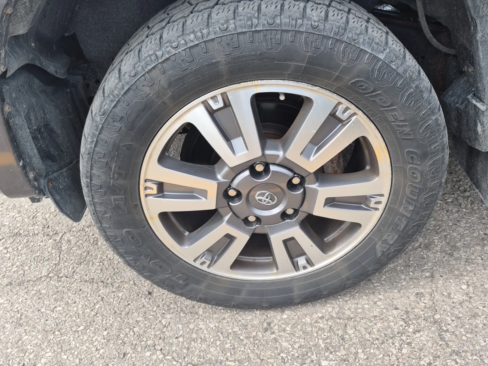 Front driver wheel/tire photo