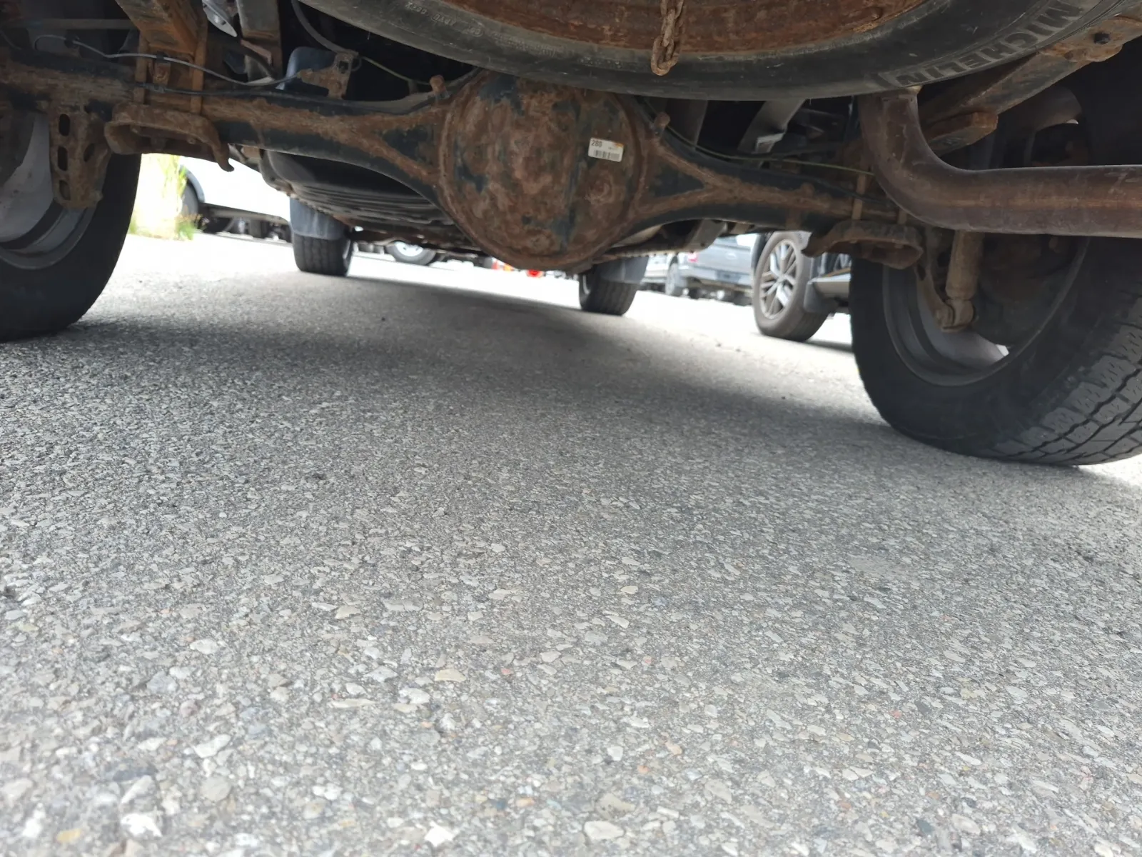Undercarriage - Rear Photo