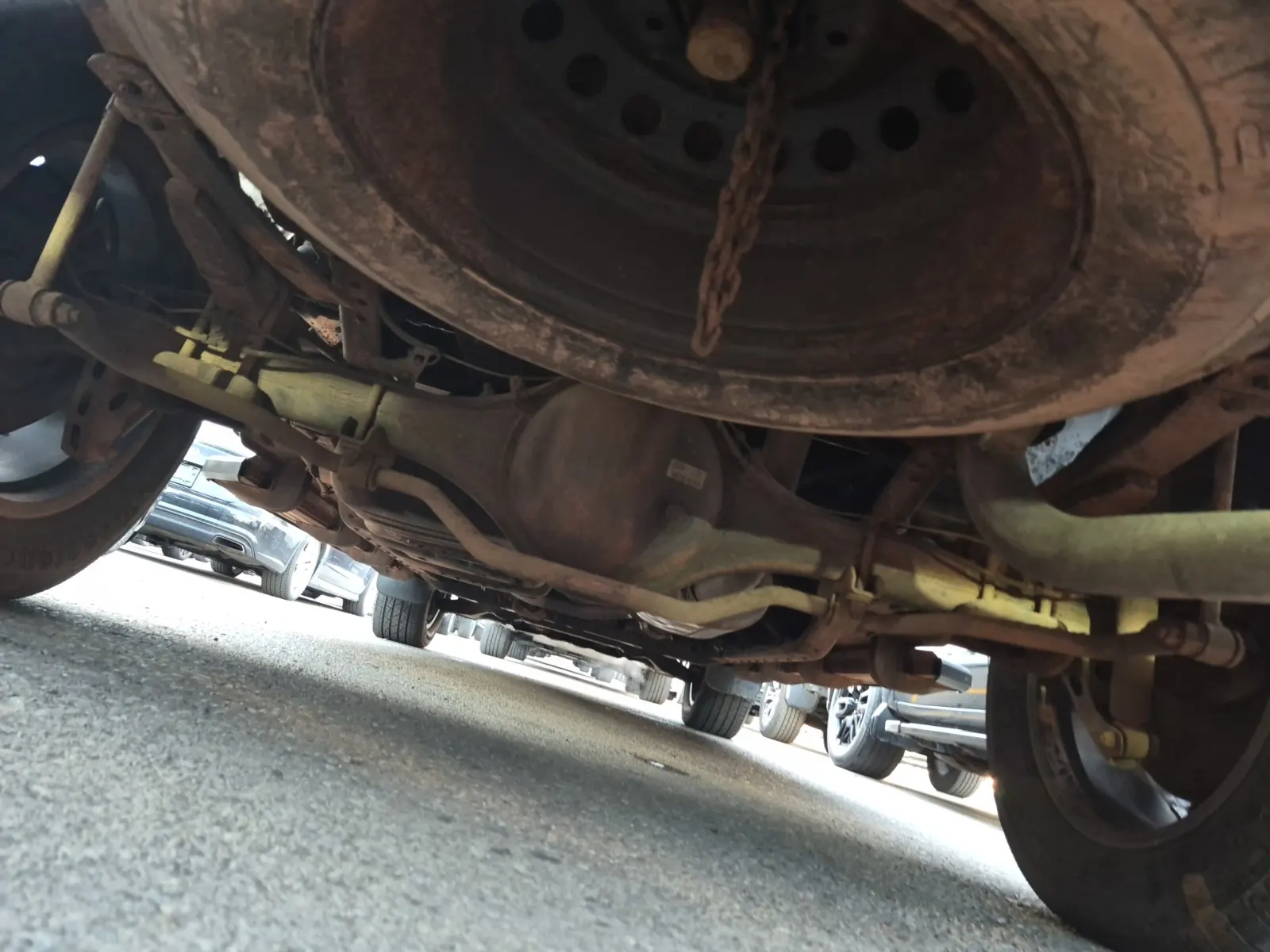Undercarriage - Rear Photo