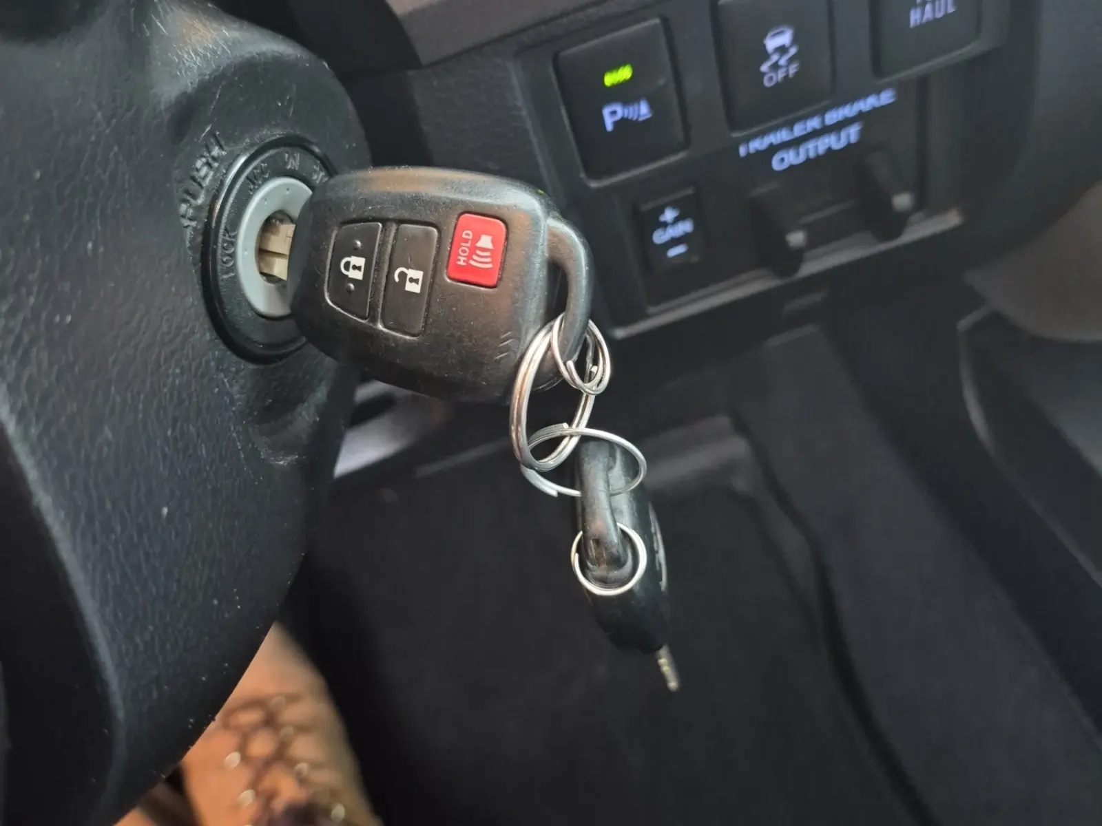 Keys/Fobs/Manual Photo