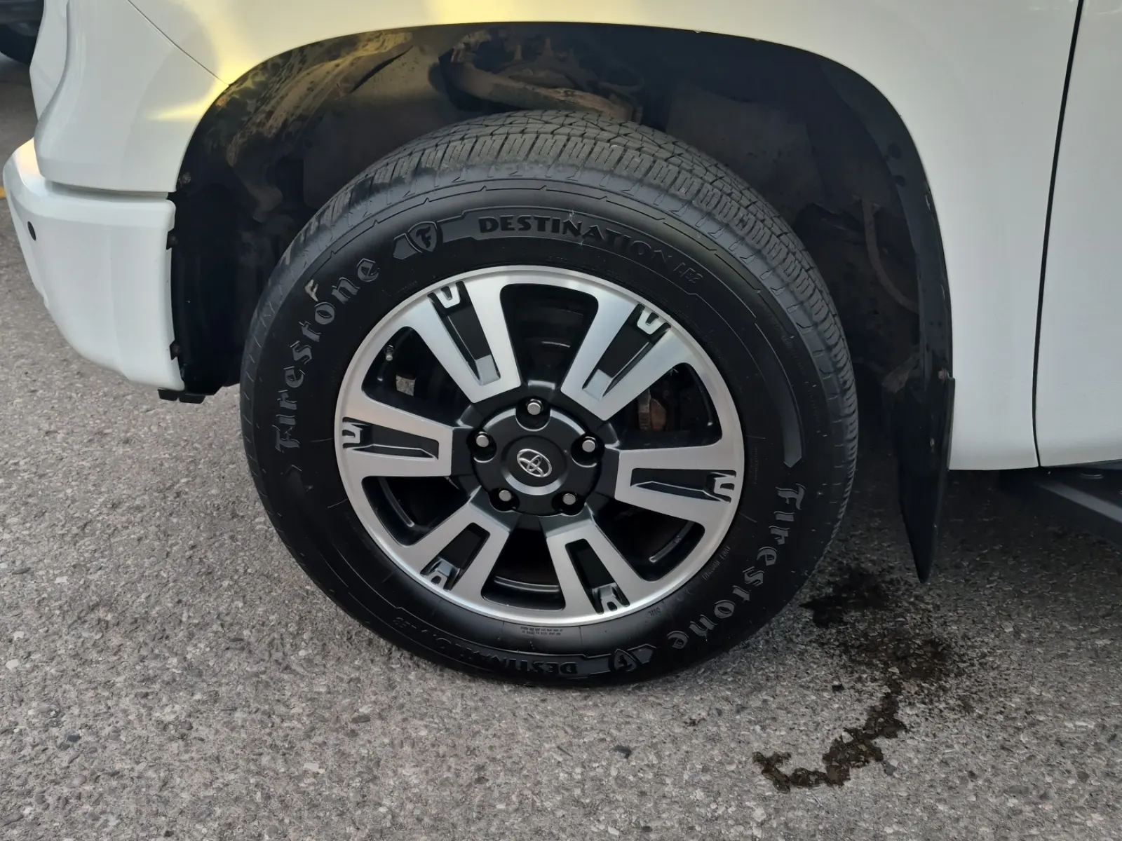 Front driver wheel/tire photo