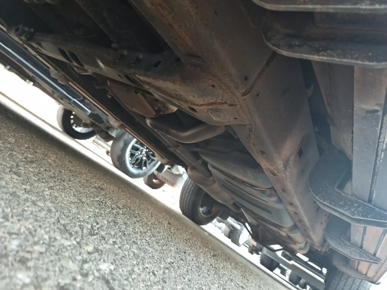 Undercarriage - Driver Photo