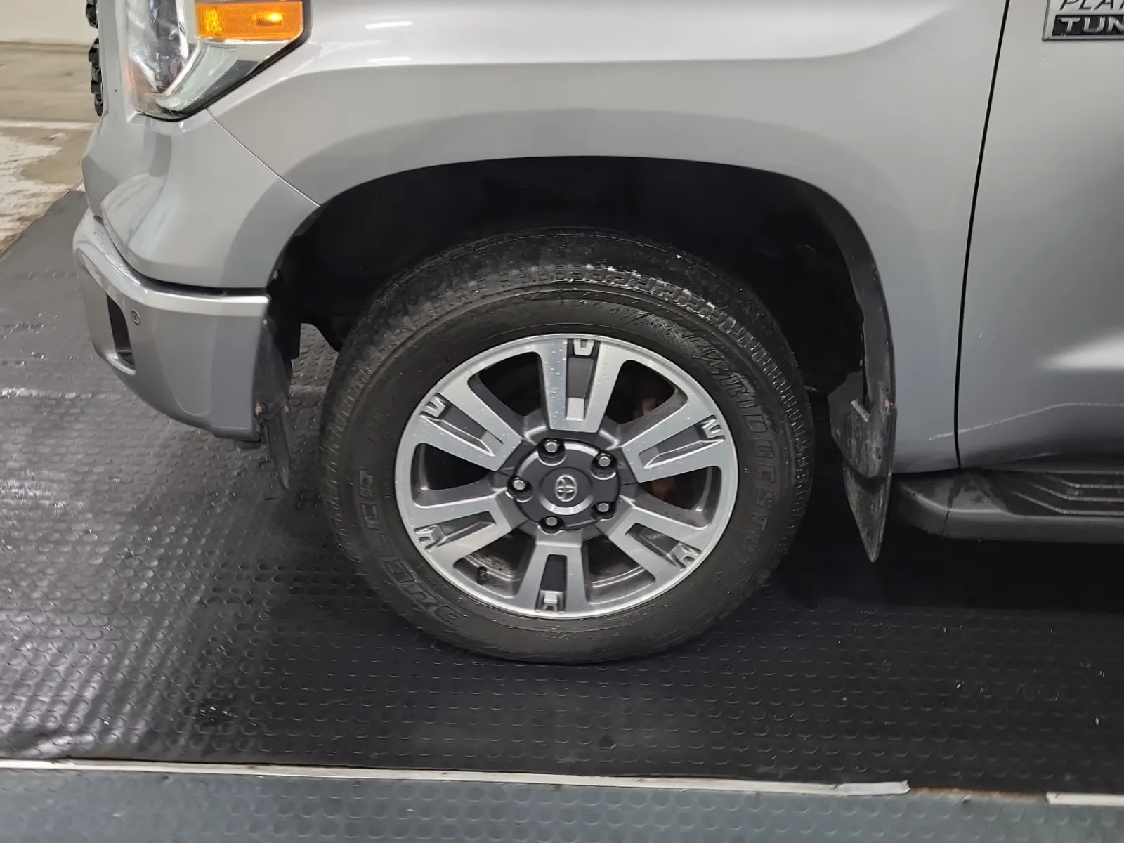 Front driver wheel/tire photo