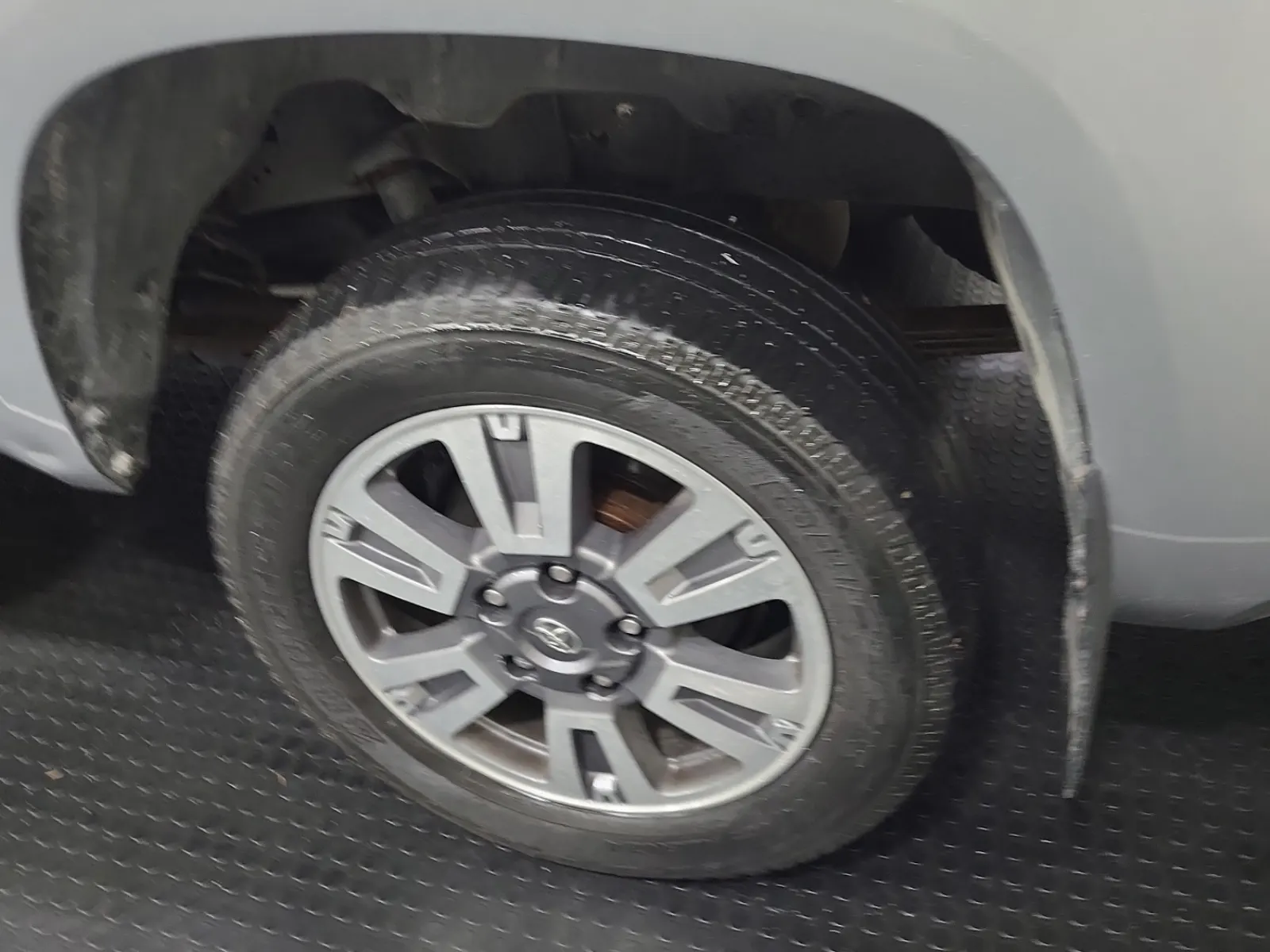 Left Rear Wheel/Tire Photo