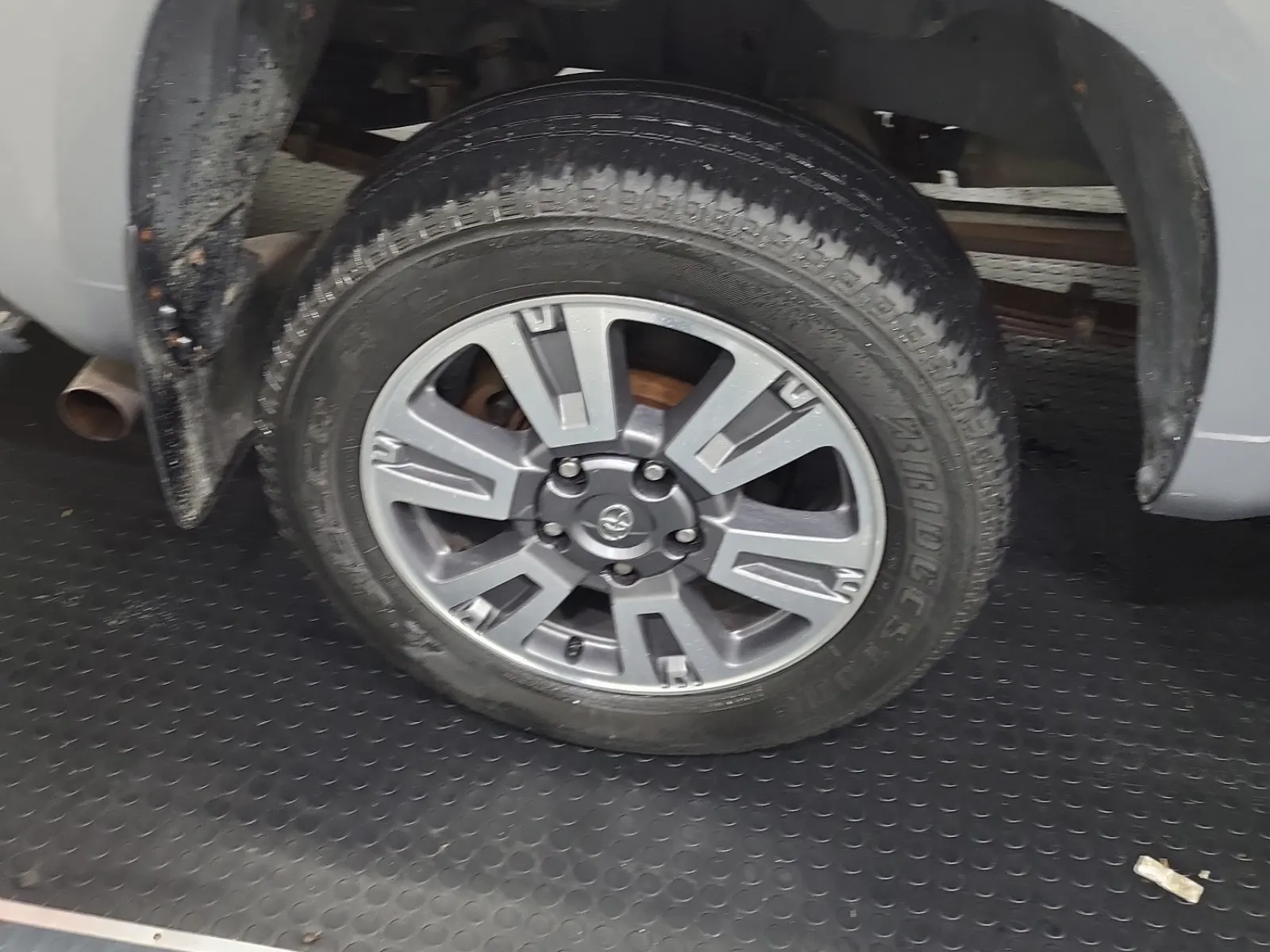 Right Rear Wheel/Tire Photo