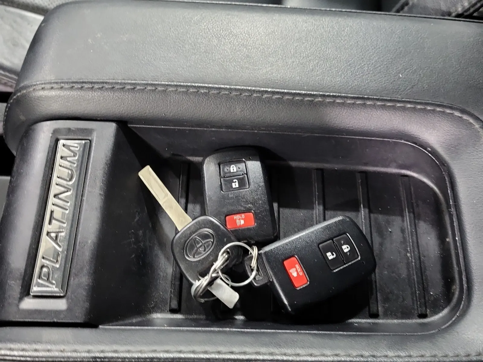 Keys/Fobs/Manual Photo