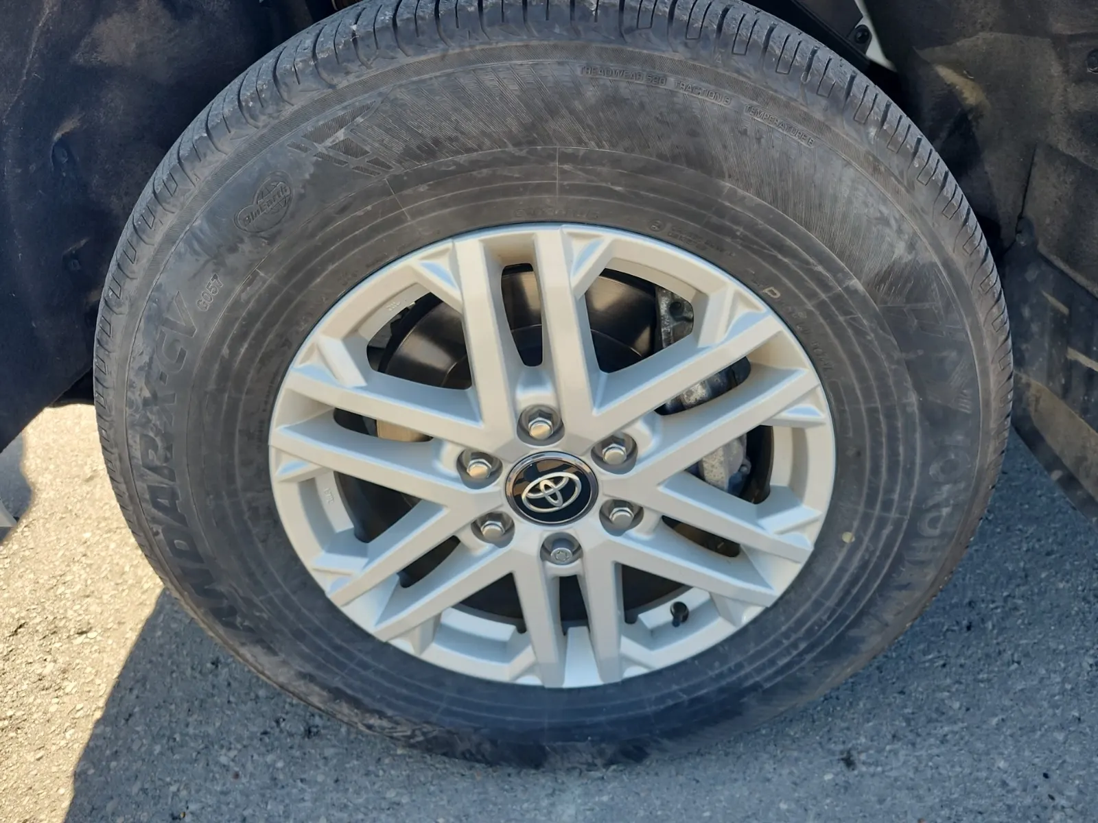 Front driver wheel/tire photo