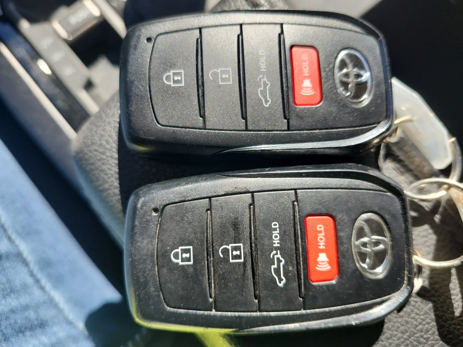 Keys/Fobs/Manual Photo