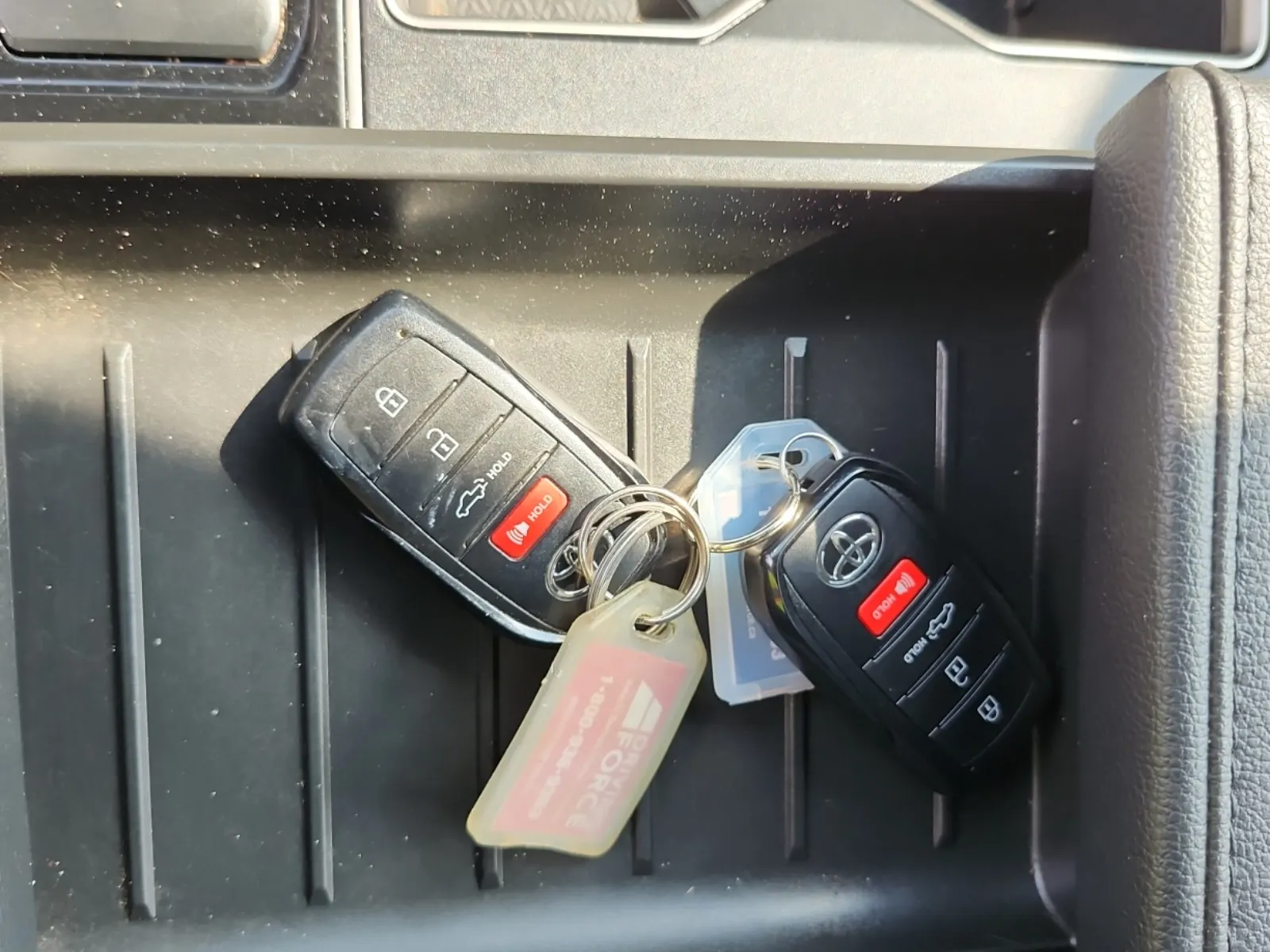 Keys/Fobs/Manual Photo