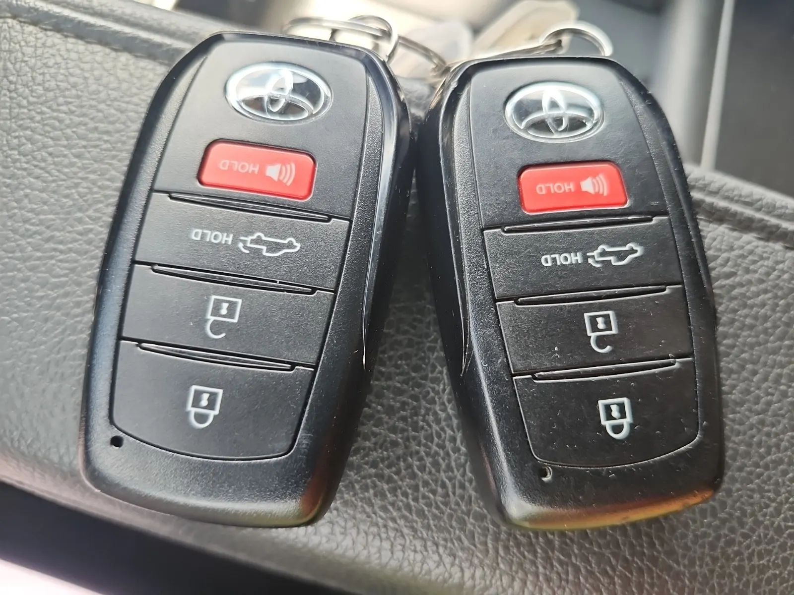 Keys/Fobs/Manual Photo
