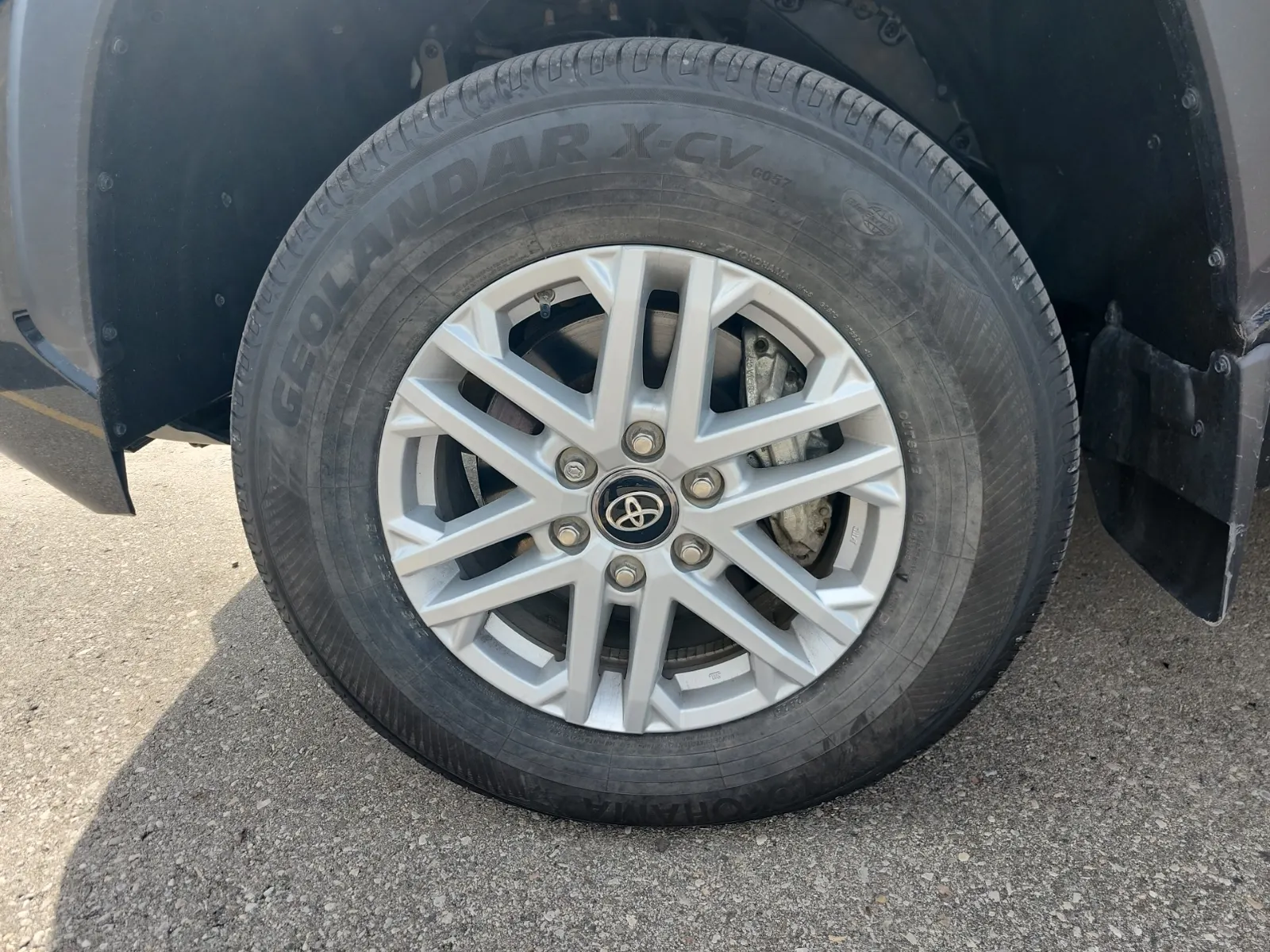 Front driver wheel/tire photo