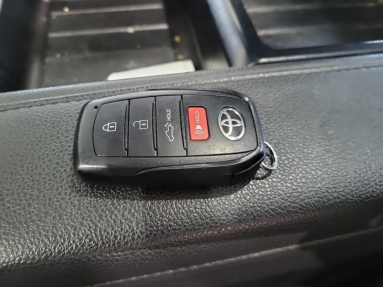 Keys/Fobs/Manual Photo