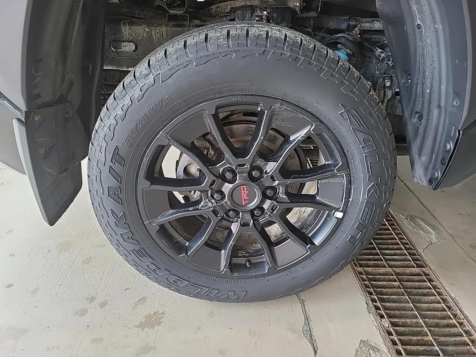 Right Rear Wheel/Tire Photo