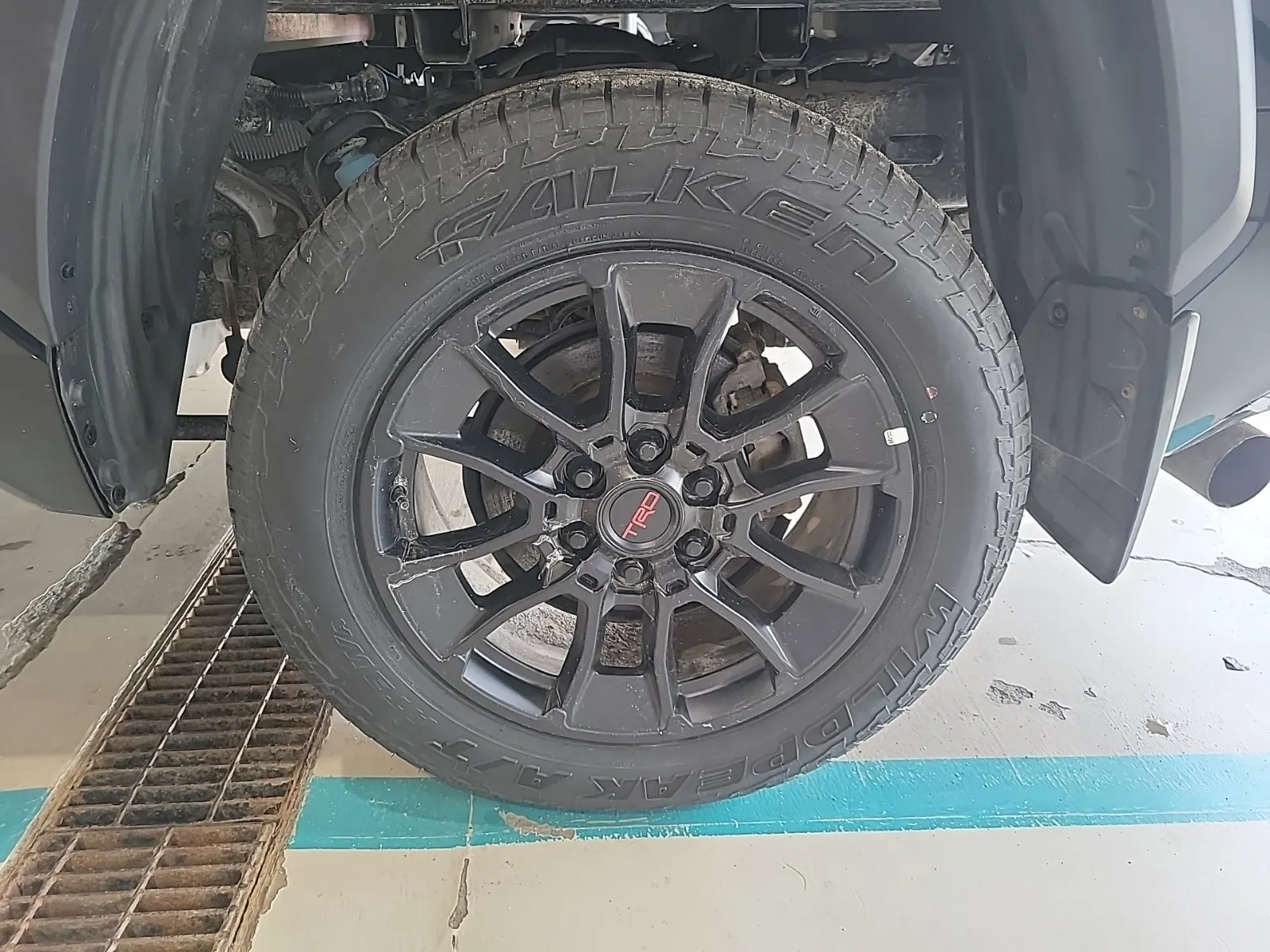 Left Rear Wheel/Tire Photo