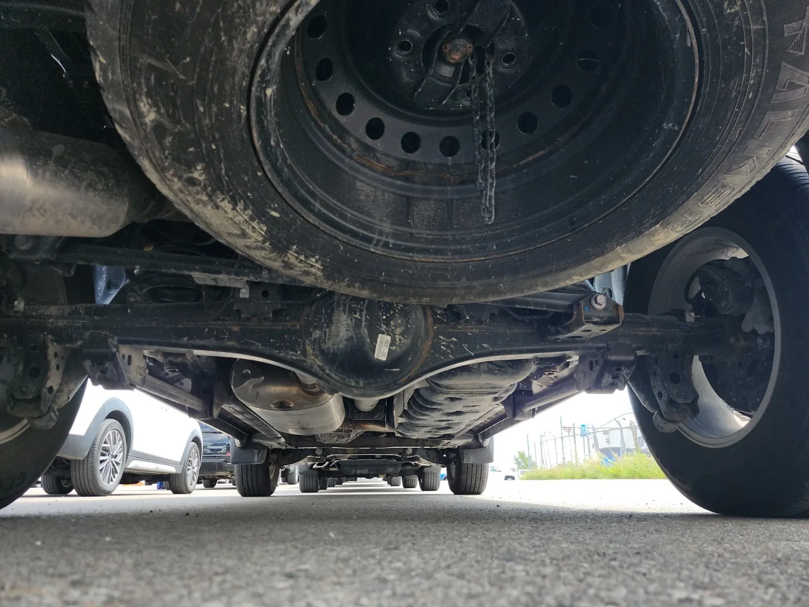 Undercarriage - Rear Photo