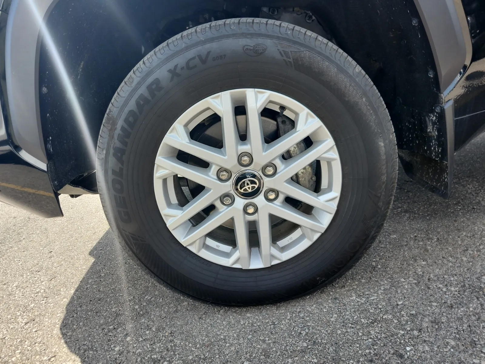 Front driver wheel/tire photo