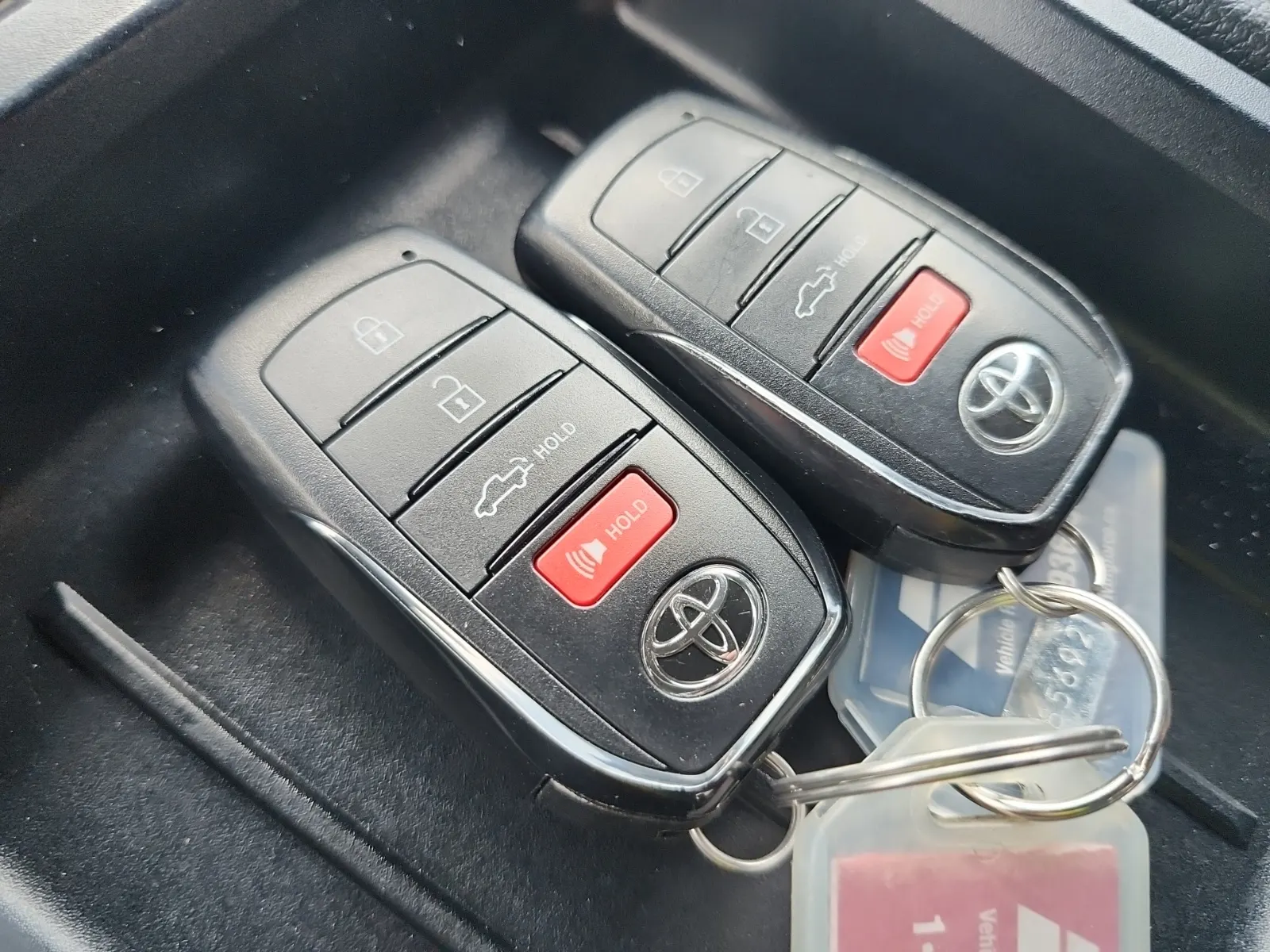 Keys/Fobs/Manual Photo