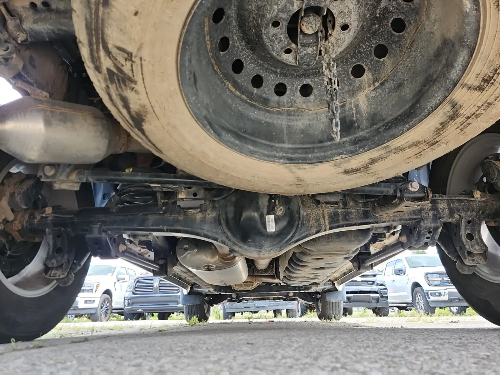 Undercarriage - Rear Photo