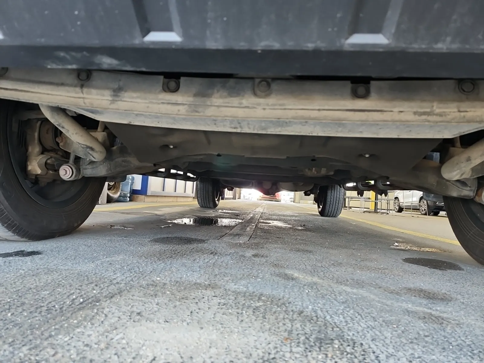 Undercarriage - Front Photo