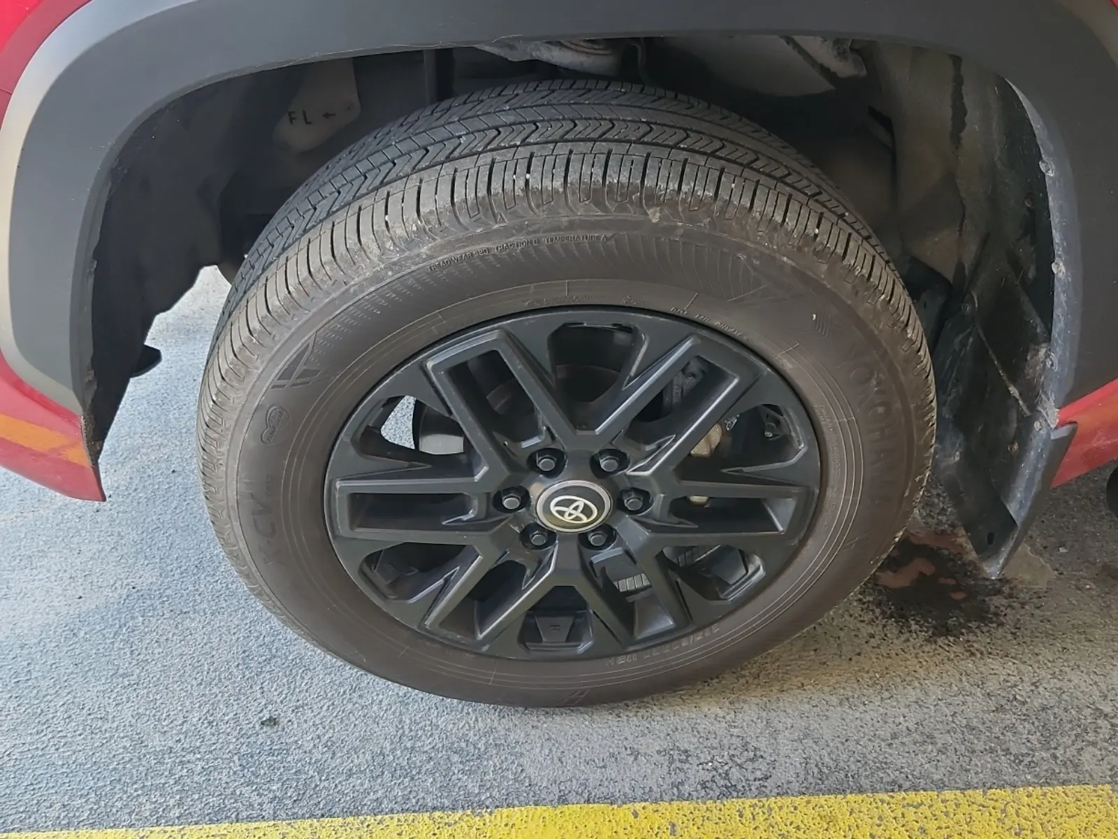 Front driver wheel/tire photo
