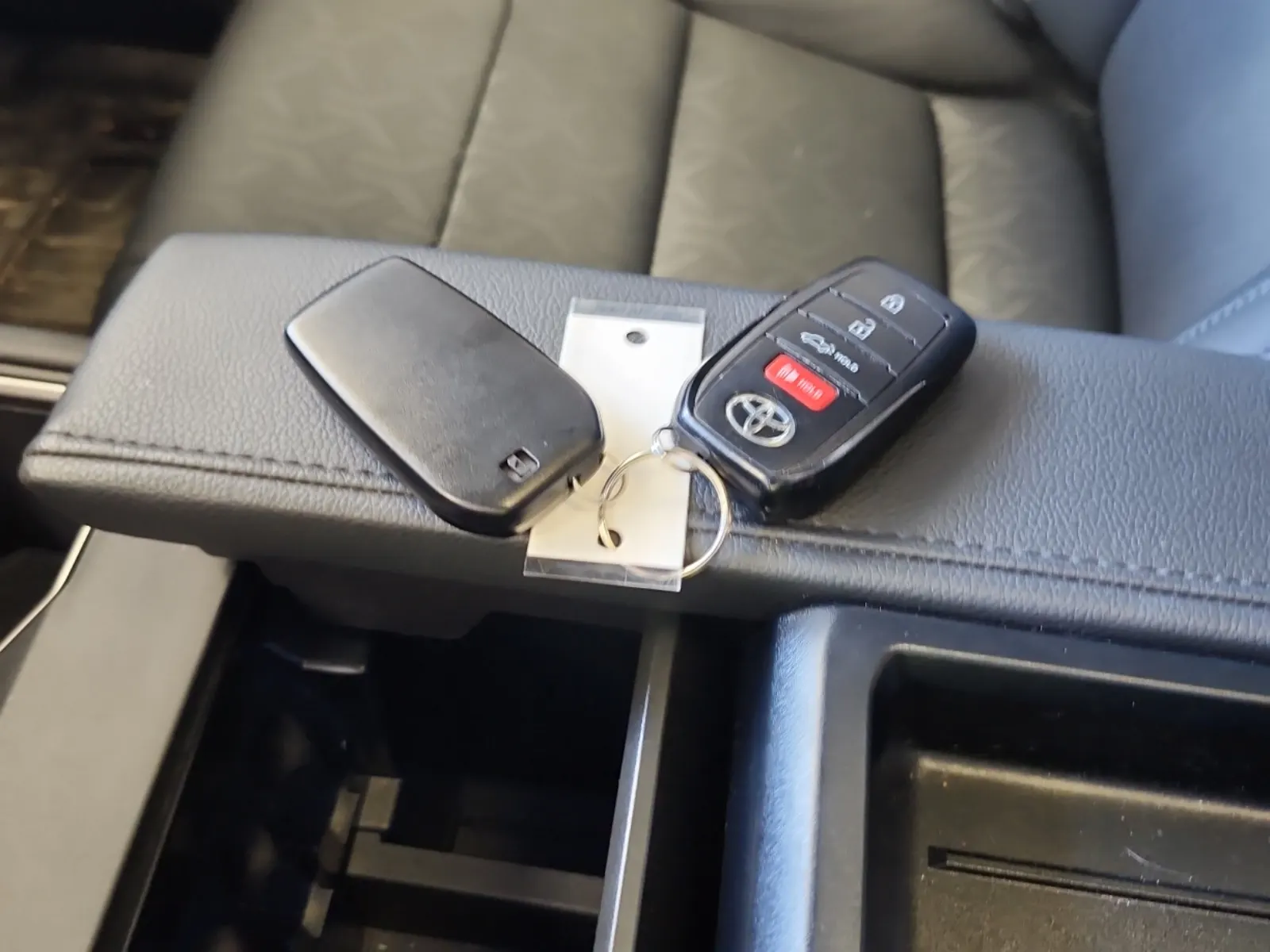Keys/Fobs/Manual Photo