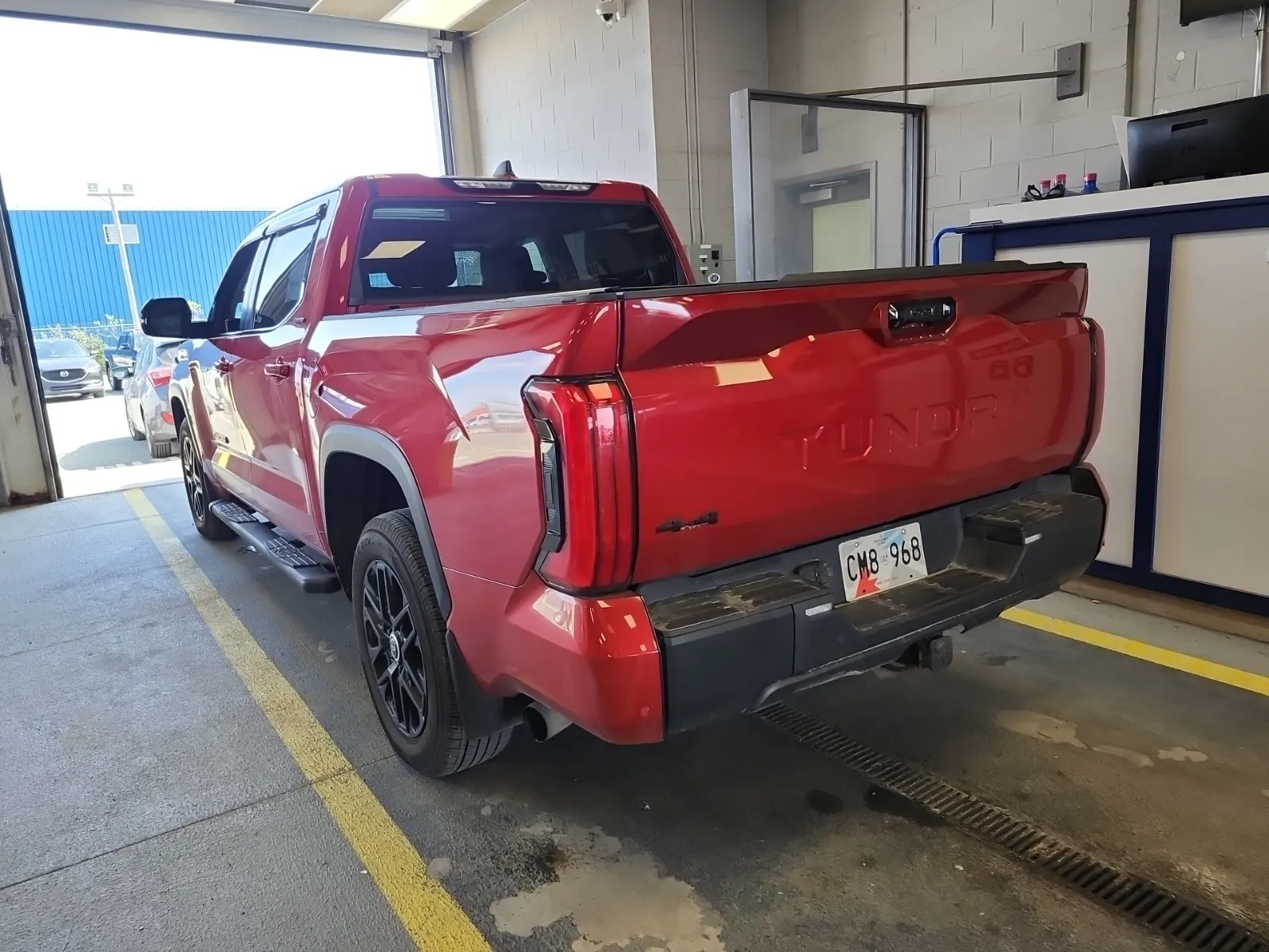 Driver Rear 3/4 Photo