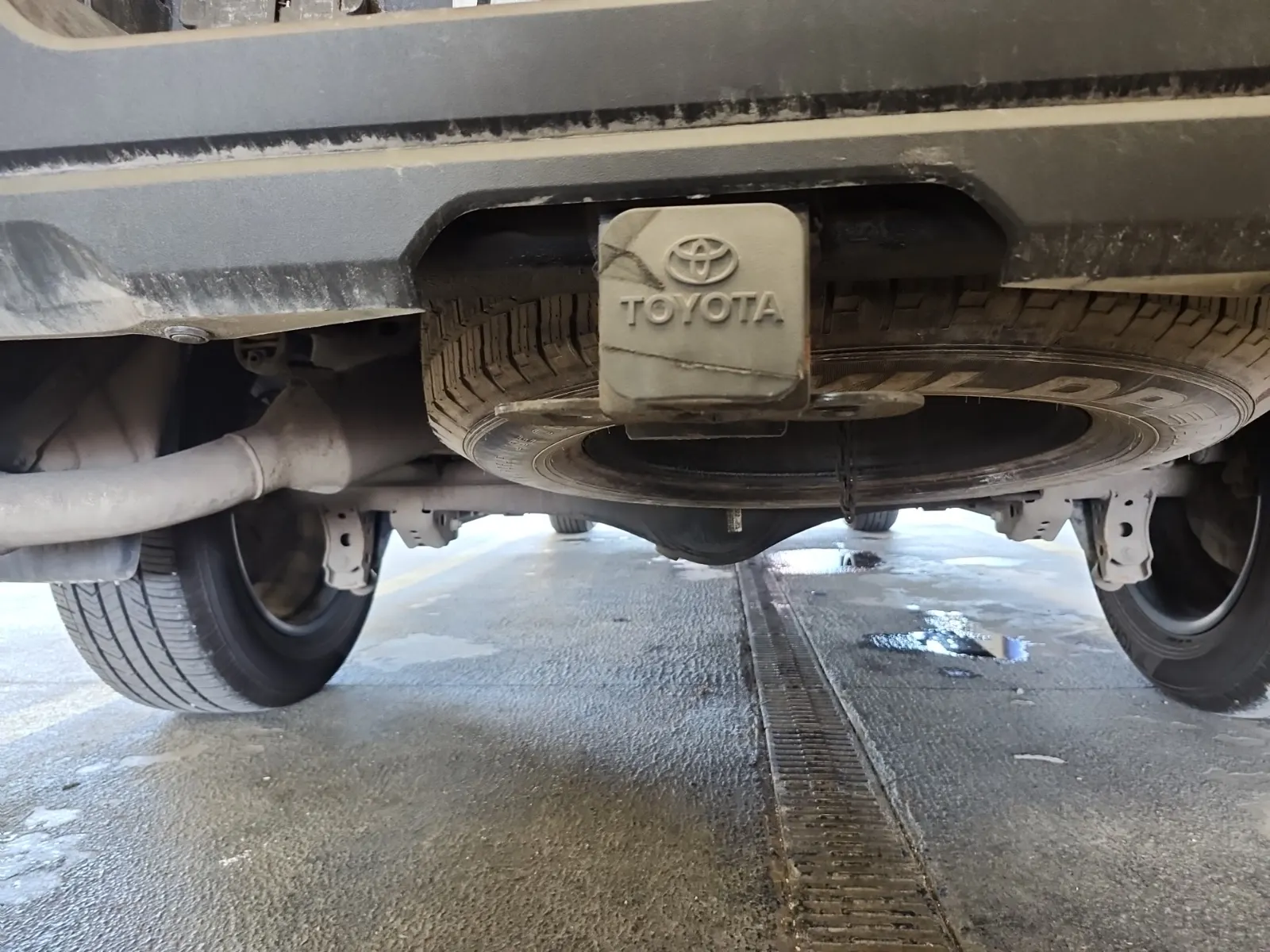 Undercarriage - Rear Photo
