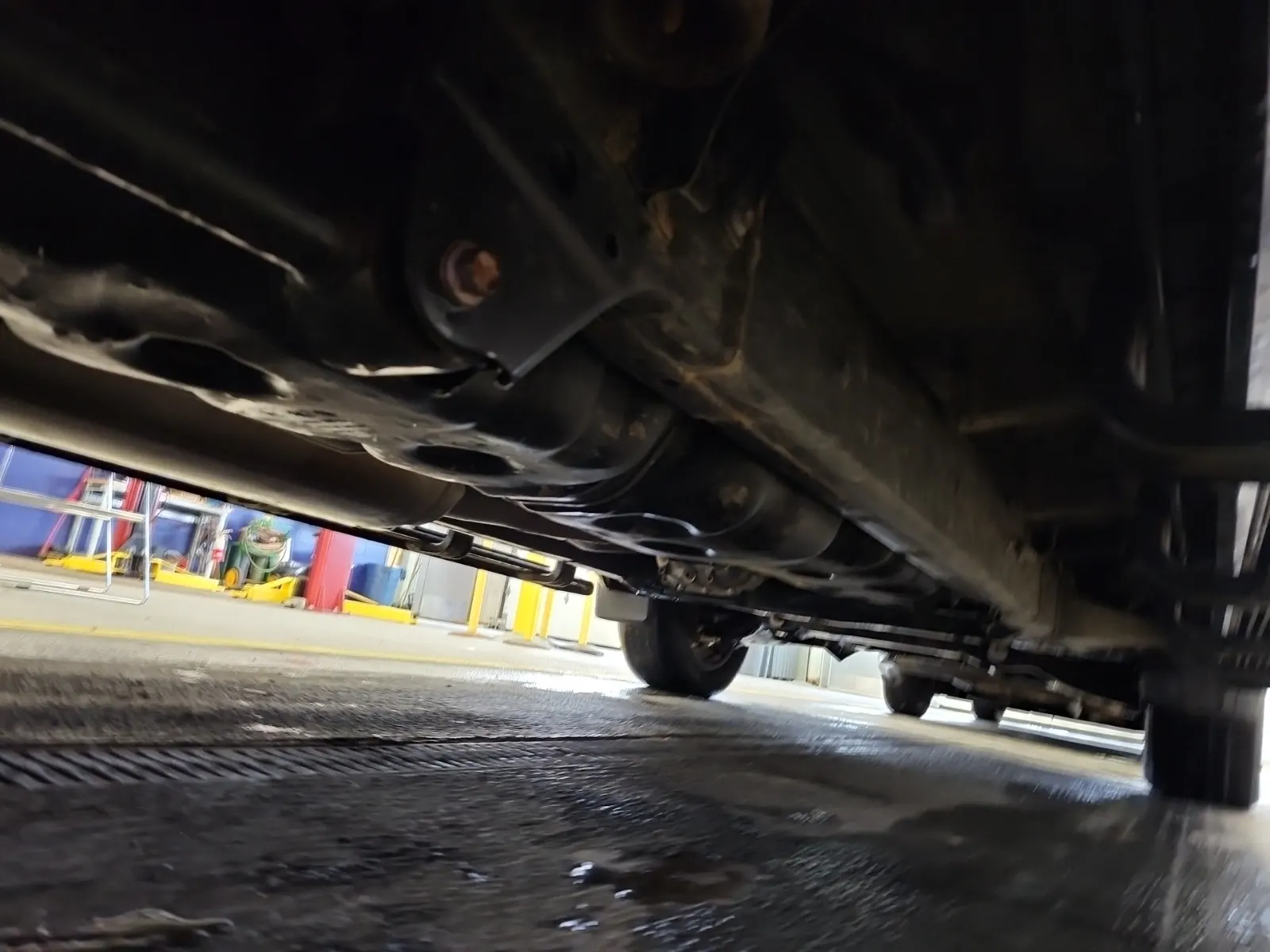 Undercarriage - Passenger Photo
