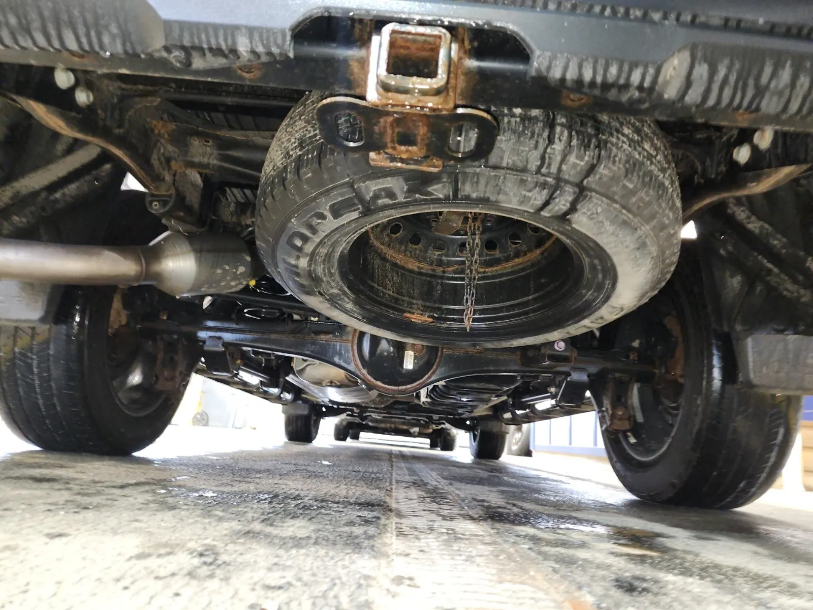 Undercarriage - Rear Photo
