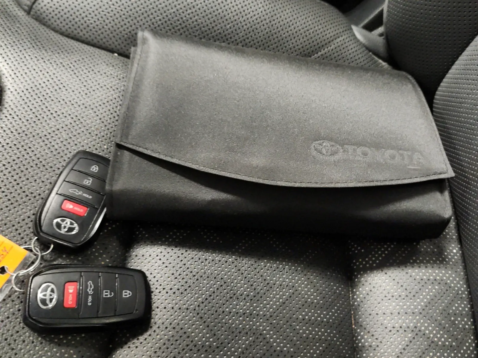 Keys/Fobs/Manual Photo