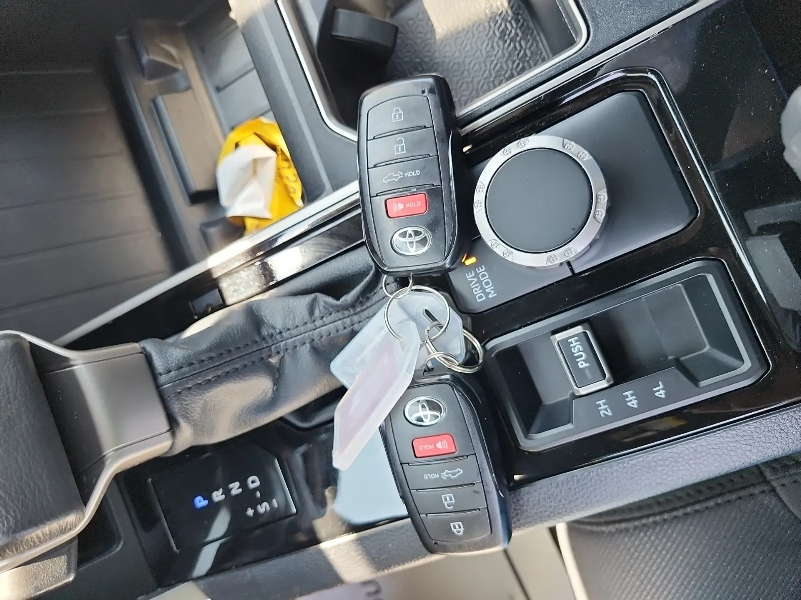 Keys/Fobs/Manual Photo