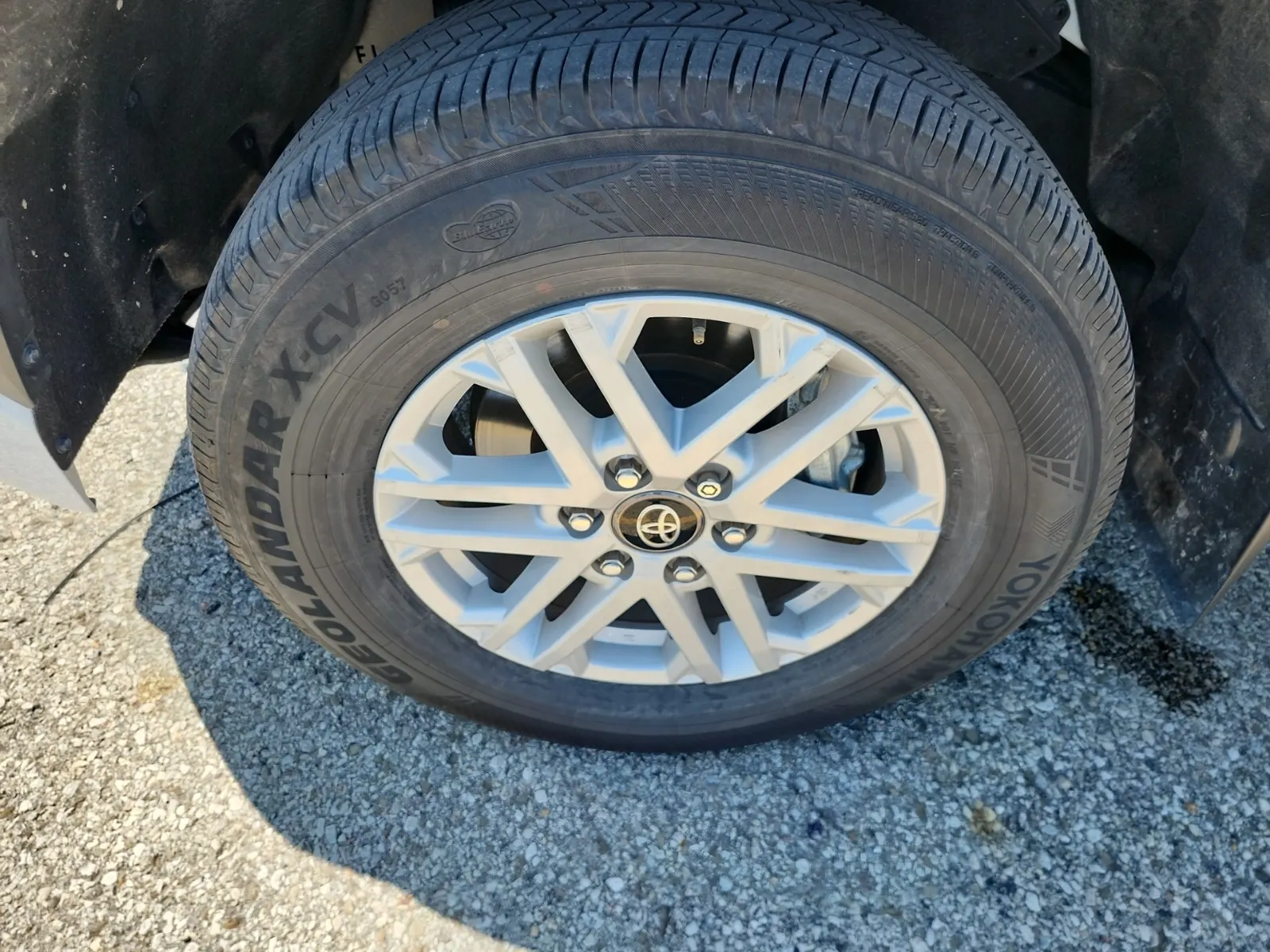 Front driver wheel/tire photo