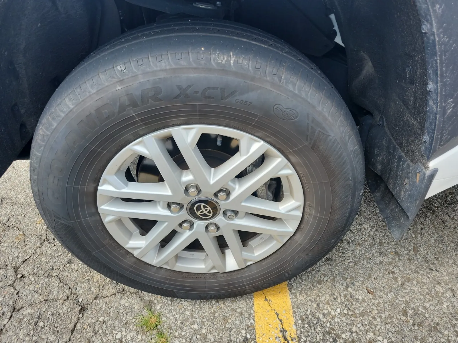 Front driver wheel/tire photo