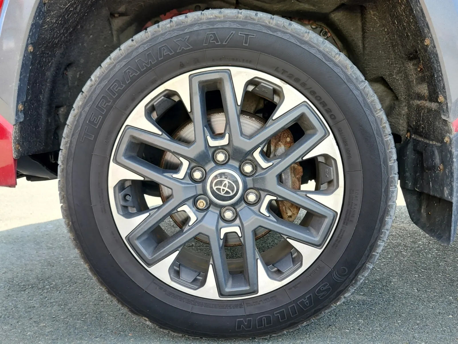 Front driver wheel/tire photo