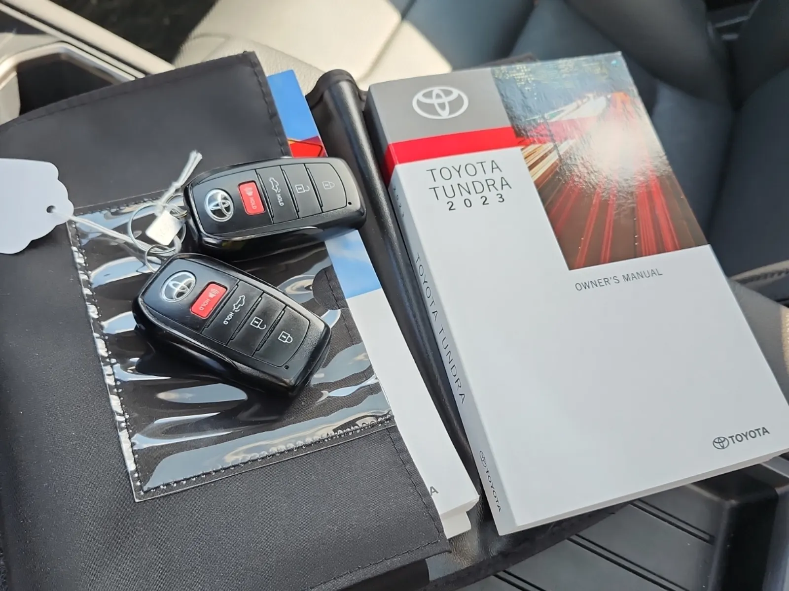 Keys/Fobs/Manual Photo