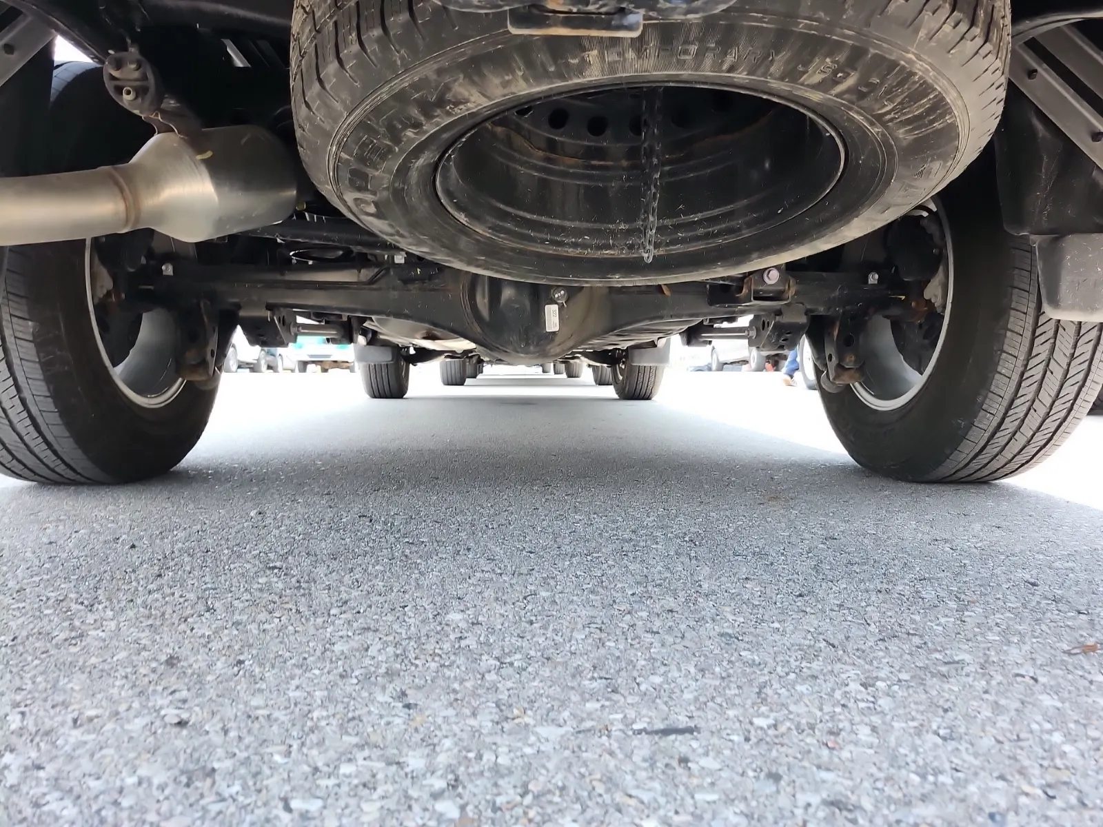 Undercarriage - Rear Photo